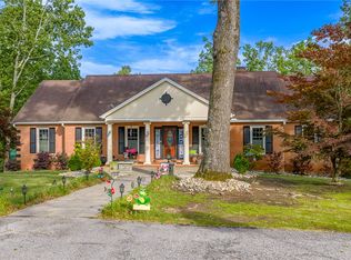 104 Knollwood Dr, Seneca, SC 29672
