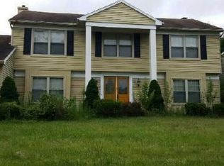 215 Meadow Dr, Mount Laurel, NJ 08054