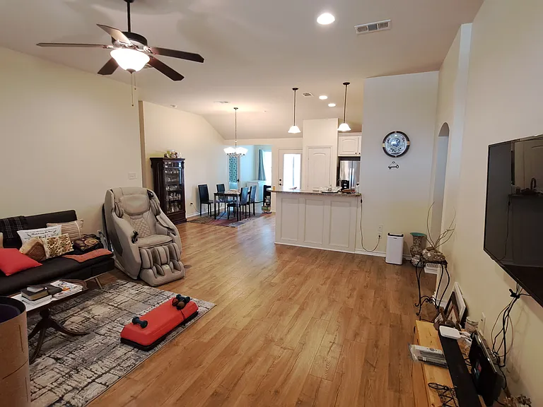 382 Asher — Photo 4