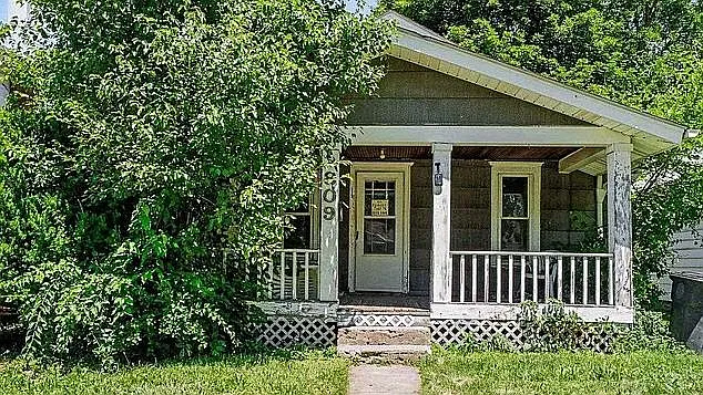 809 Altgeld St — Photo 1