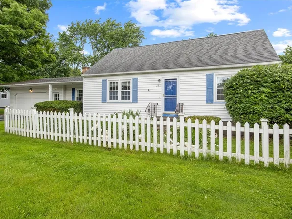 28 Angean Dr, Webster, NY 14580