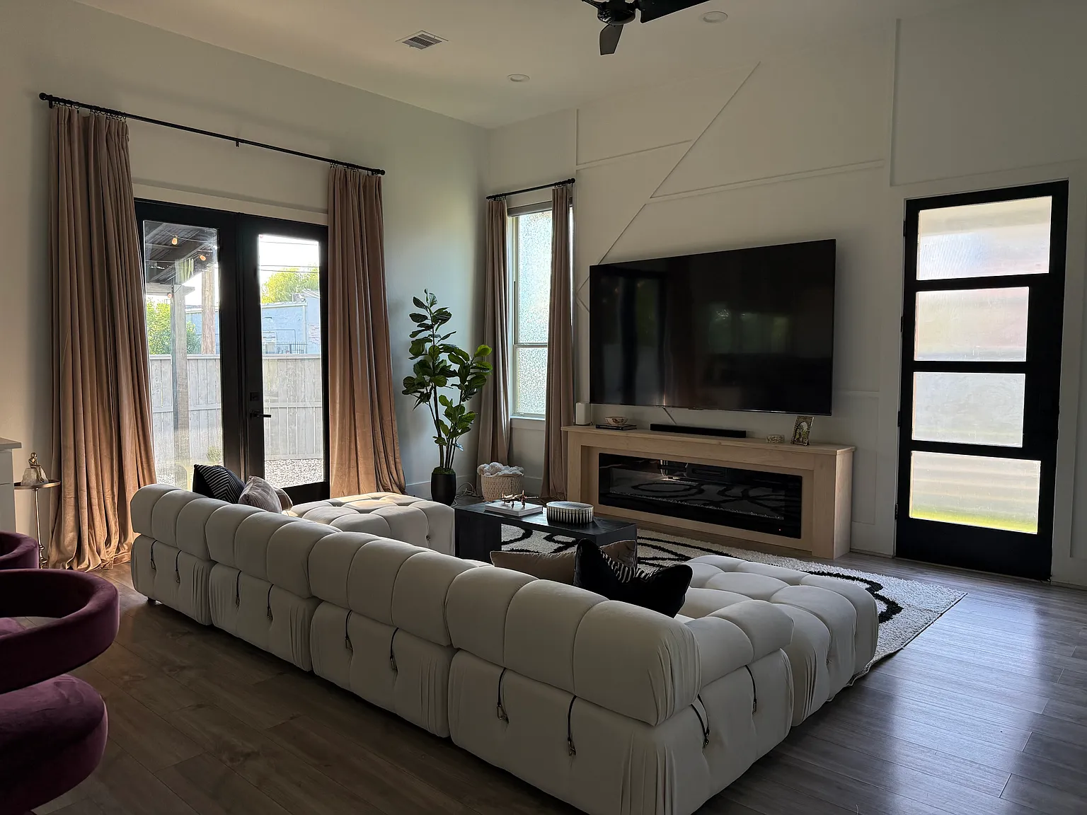 3 bed, 2.5 bath, 1932 sqft, $2,900 — Photo 2