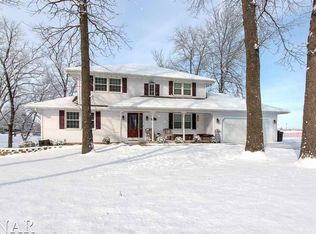 205 Deer Lakes Dr, Goodfield, IL