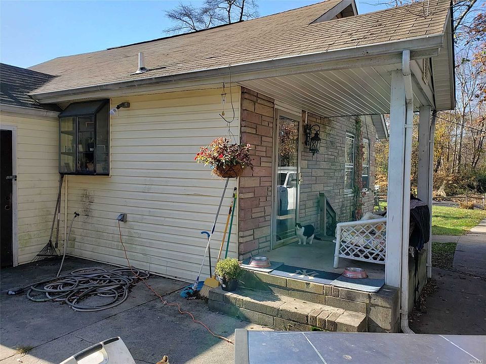 1st image of 31 West Dr