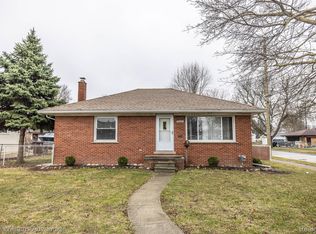 8504 Dale Ave, Center Line, MI 48015