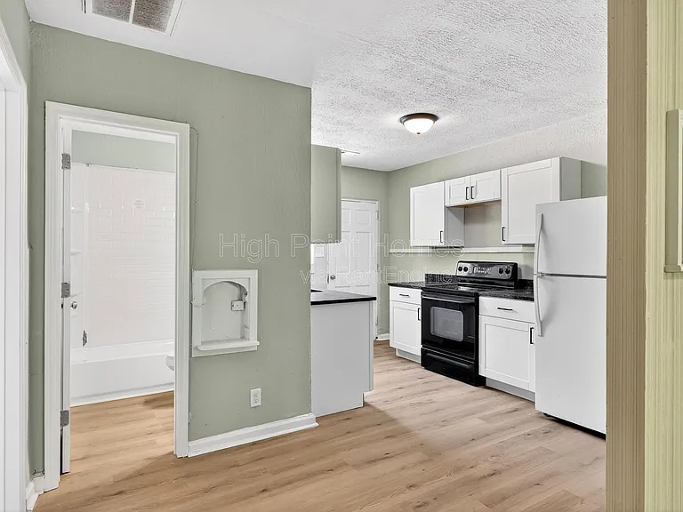 437 Carver Ln — Photo 9