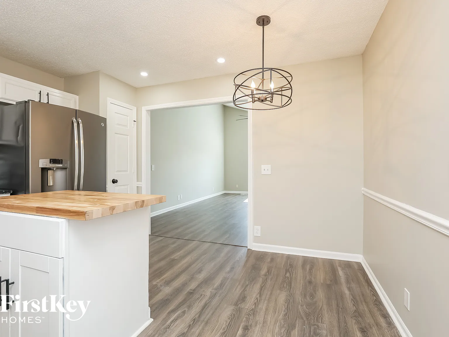 3 bed, 2.0 bath, 1222 sqft, $2,085 — Photo 4