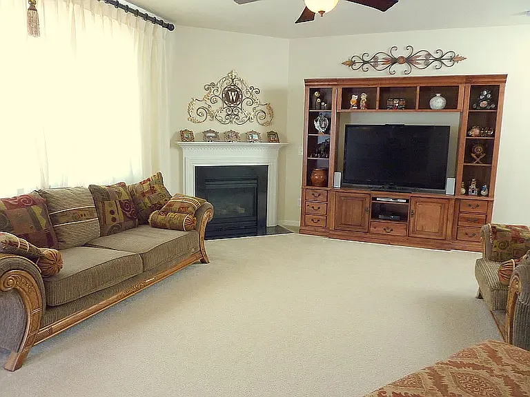 405 Garden Square Ln — Photo 2
