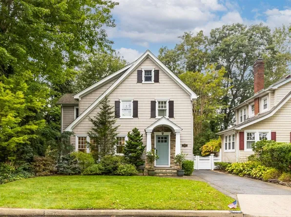 2206 Brookside Avenue, Wantagh, NY 11793