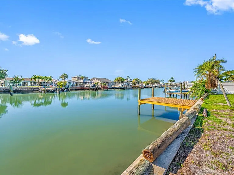7930 Causeway Blvd S — Photo 40