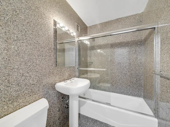 315 West 57th Street image 11 of 27