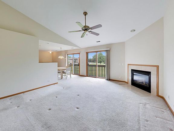2nd image of 365 Stonington Pl #365