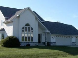 9308 Cheviot Dr, Roscoe, IL 61073