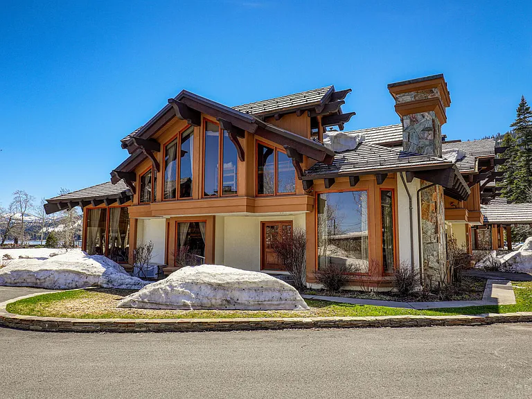 4000 W Lake Blvd #18 — Photo 4