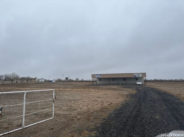 2265 Interstate Highway 35