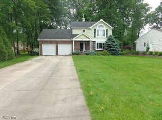 1418 Newport Dr, Macedonia, OH 44056