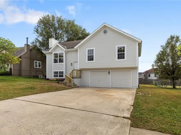 1703 Shelby Dr, Raymore, MO 64083