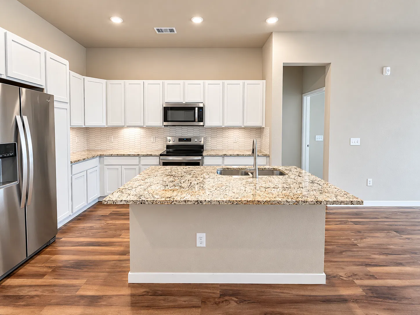 2 bed, 2.0 bath, 1118 sqft, $2,000 — Photo 3
