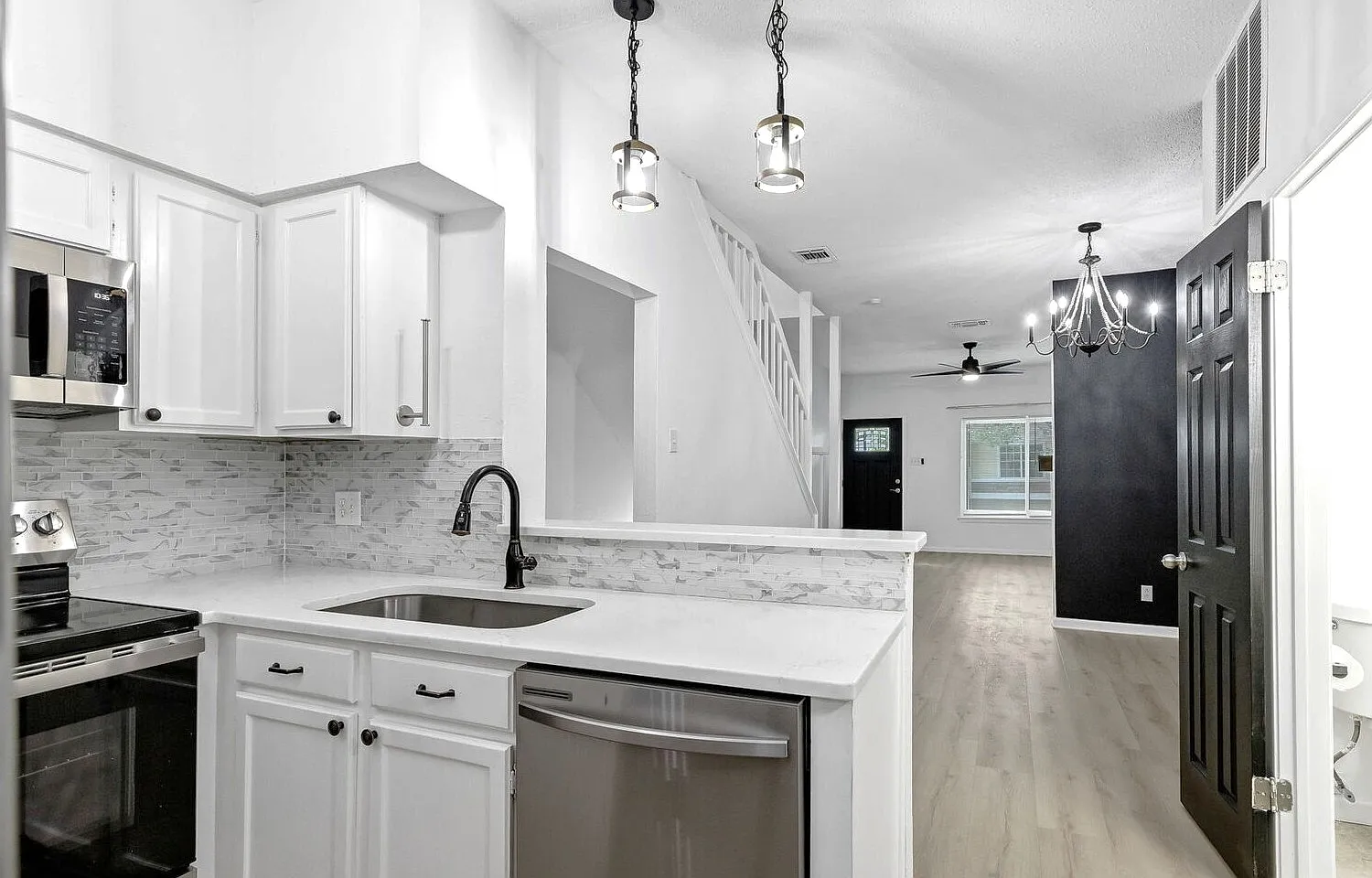 3 bed, 3.5 bath, 1112 sqft, $1,650 — Photo 2