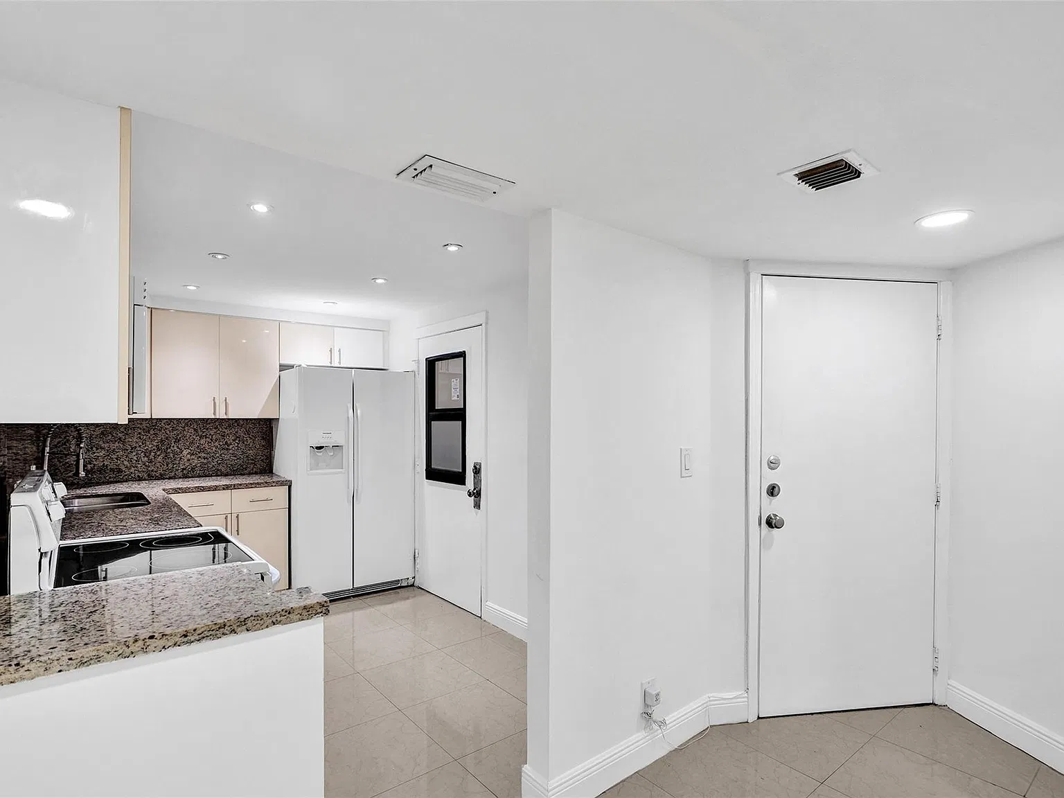20400 W Country Club Dr — Photo 4