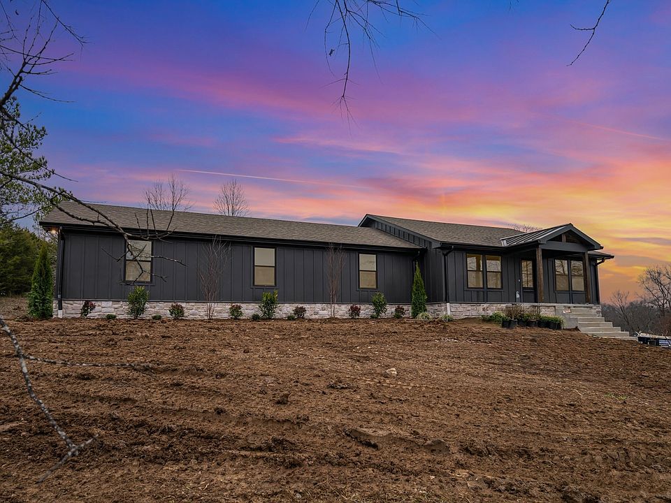 1st image of 527 Hunting Hills Dr