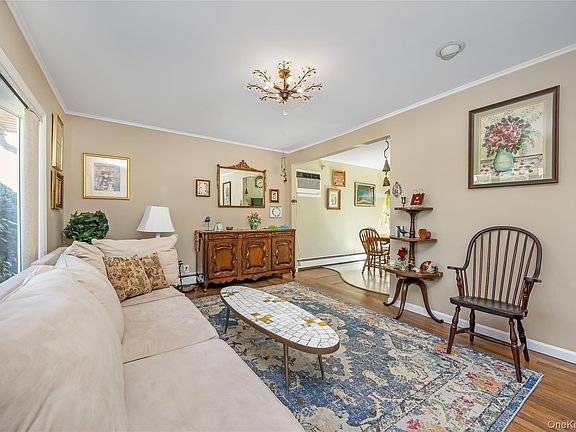 4th image of 3017 Roxbury Road