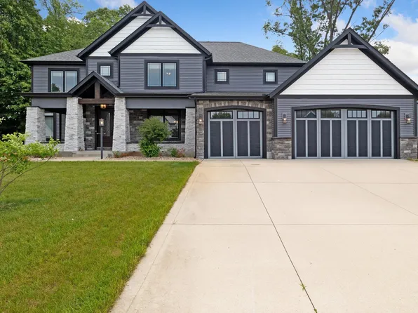 51680 Salem Meadows Dr, Granger, IN 46530