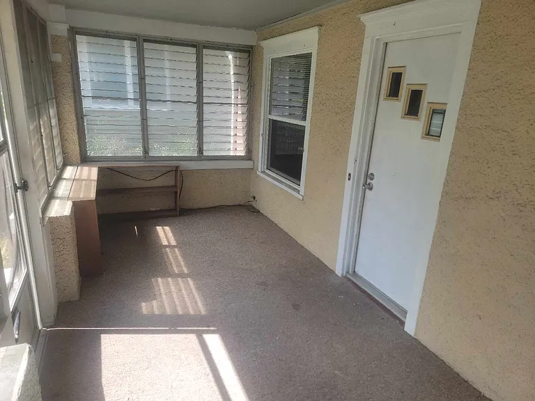 127 Kingman Ave E — Photo 2