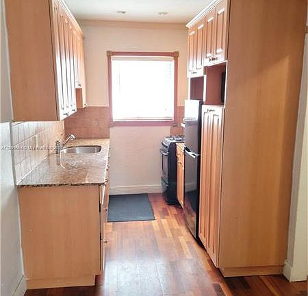 4th image of 7315 Byron Ave APT 17