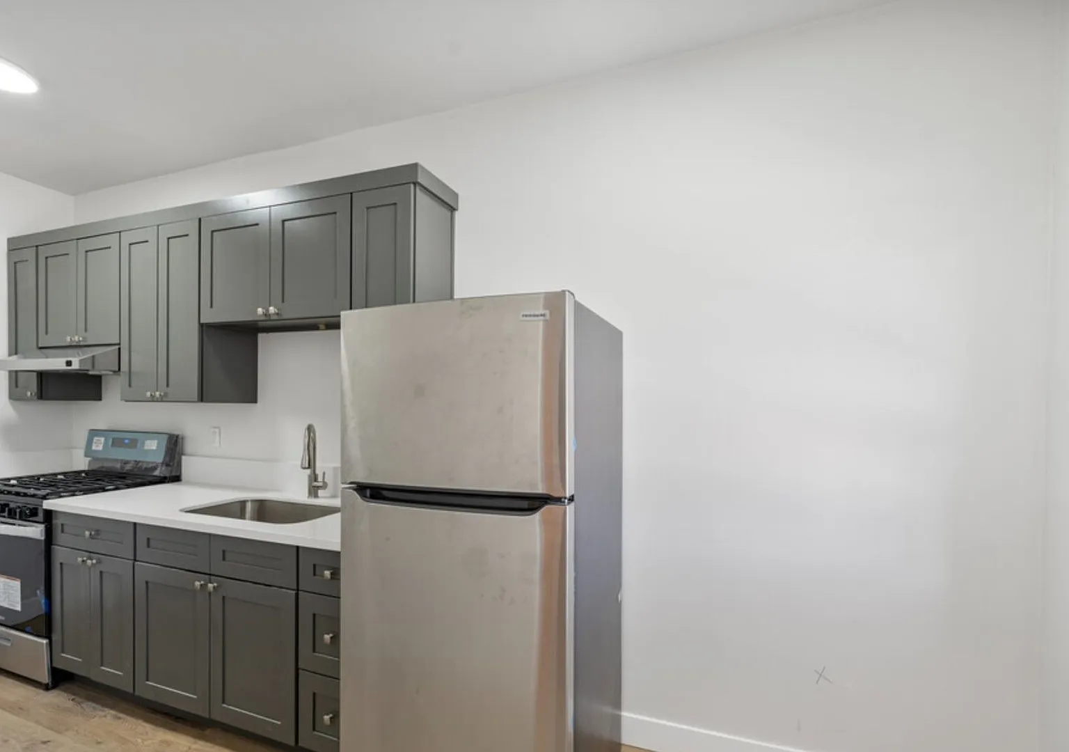 247 S Alexandria Ave — Photo 4