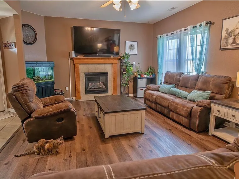 2335 Surrey Dr — Photo 15