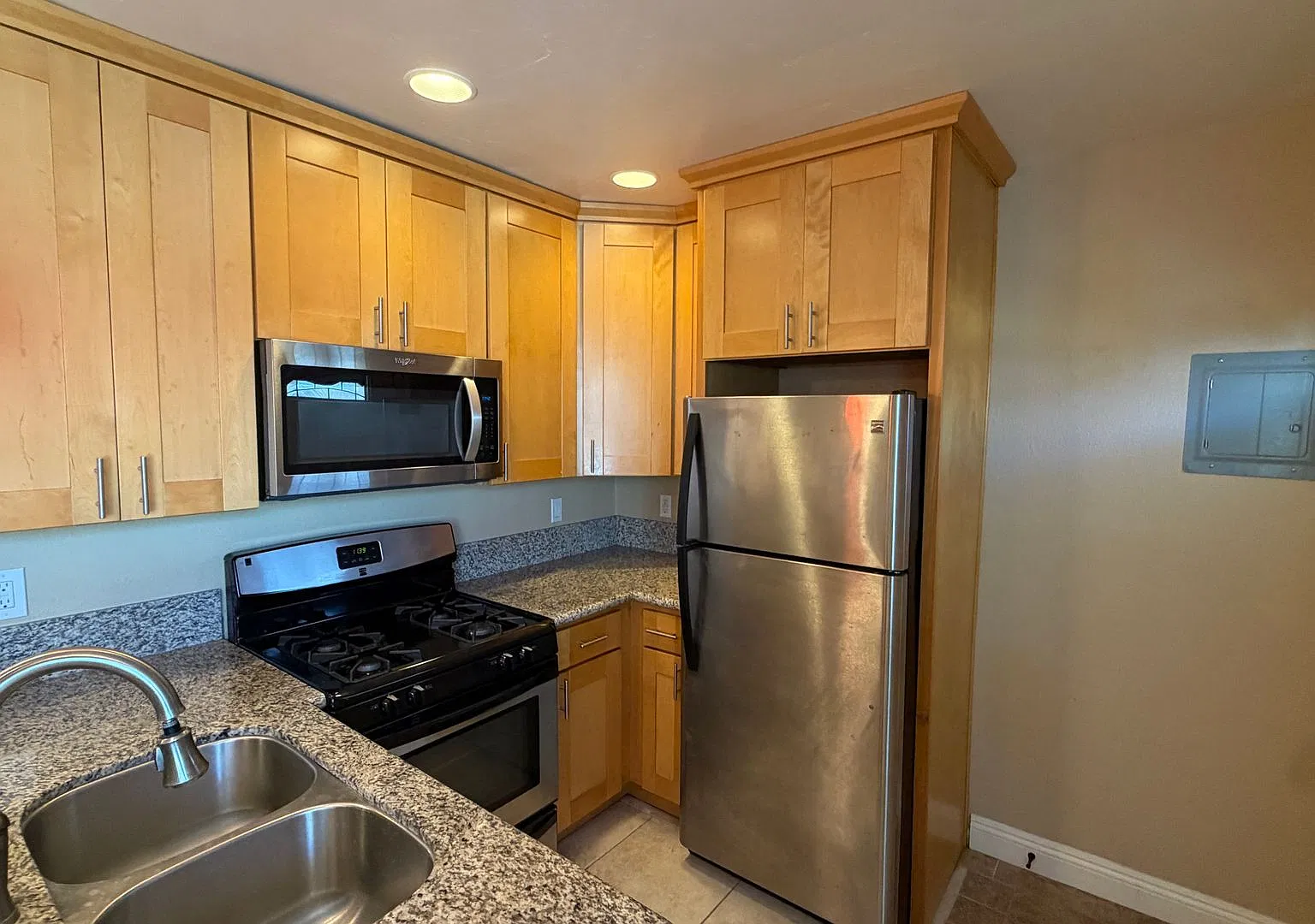 Cardiff Studio- Newly remodeled with private laundry — Photo 1