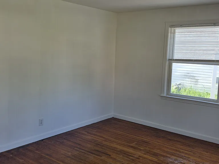 2553 Lexington Ave — Photo 10