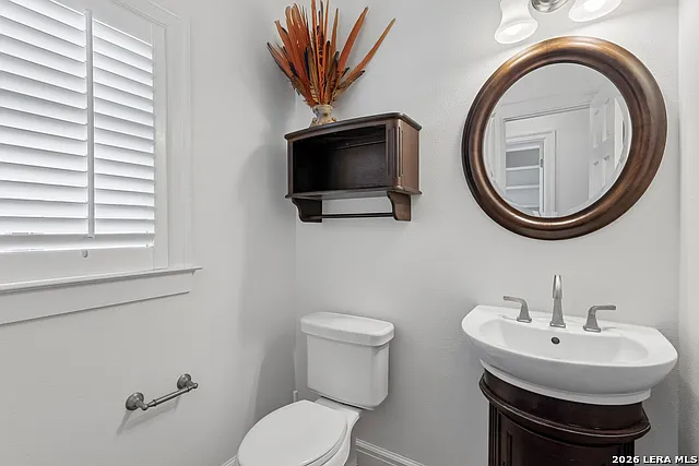 120 Lamont Ave — Photo 16