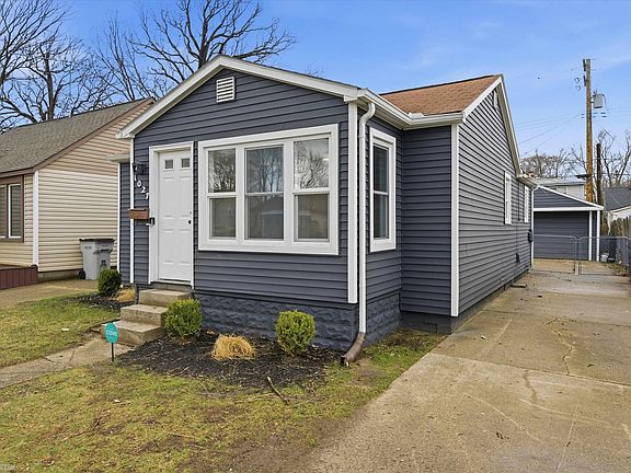 3rd image of 1027 E Milton Ave