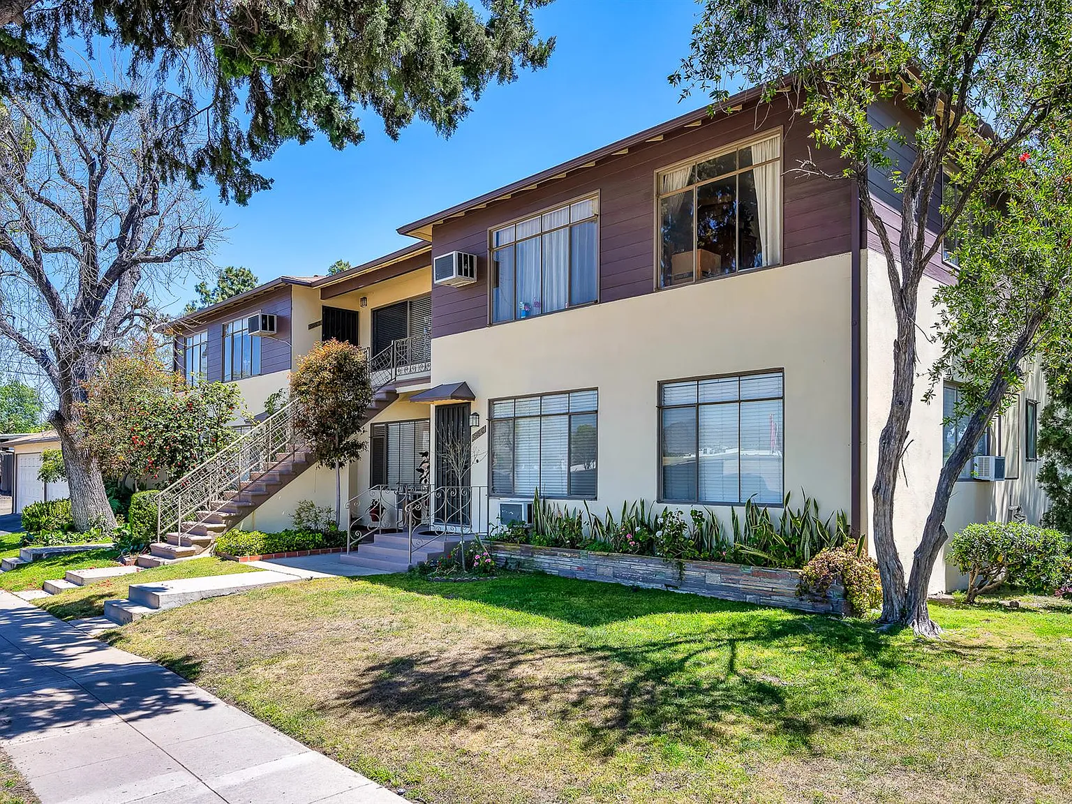 2 bed, 1000 sqft, $2,680 — Photo 1