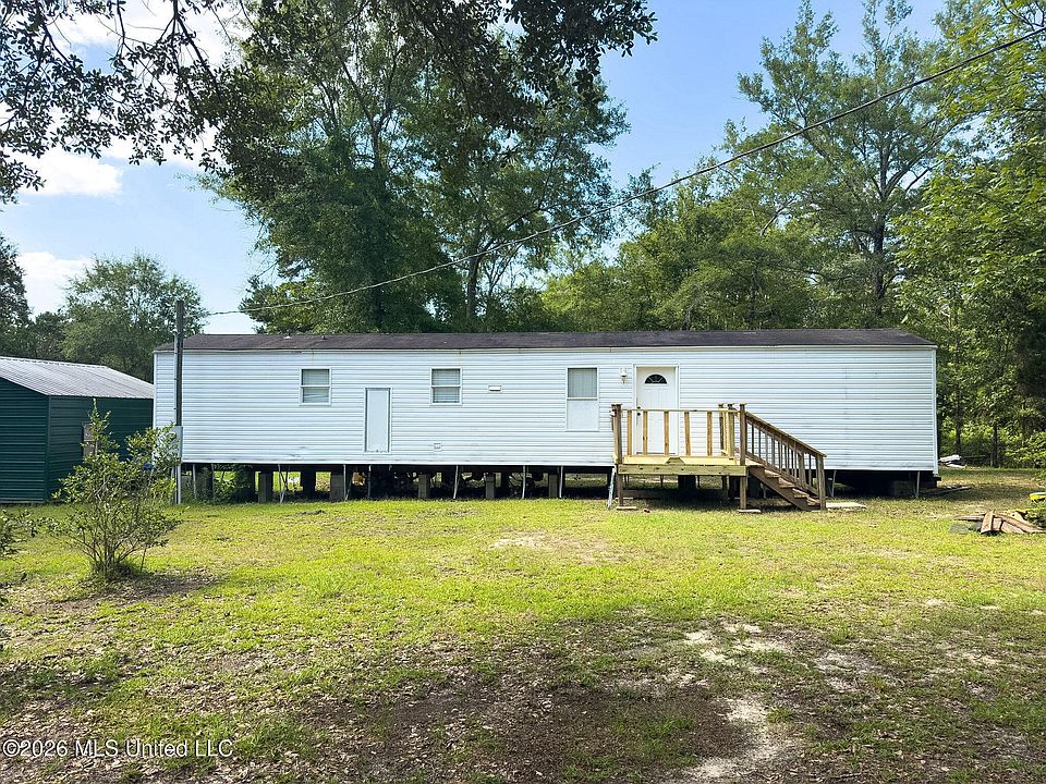 1st image of 4 Grassy Ln