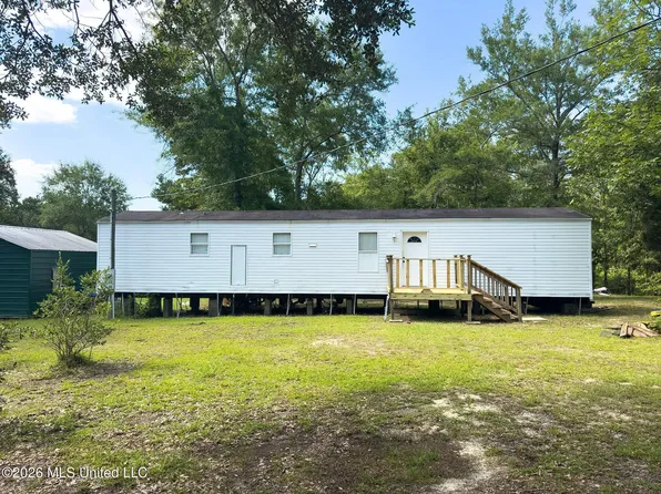 4 Grassy Ln, Poplarville, MS 39470