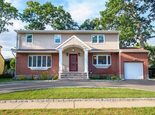 1735 Carroll Ave, Merrick, NY 11566