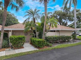 6 S Lakeshore Dr, Hypoluxo, FL 33462