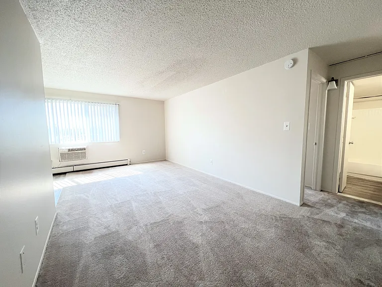 Westchester Towers Apartments — Photo 6