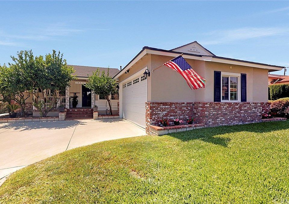 1st image of 14515 Manecita Dr