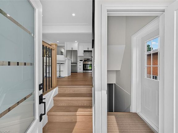 3rd image of 40 Purdy Cres