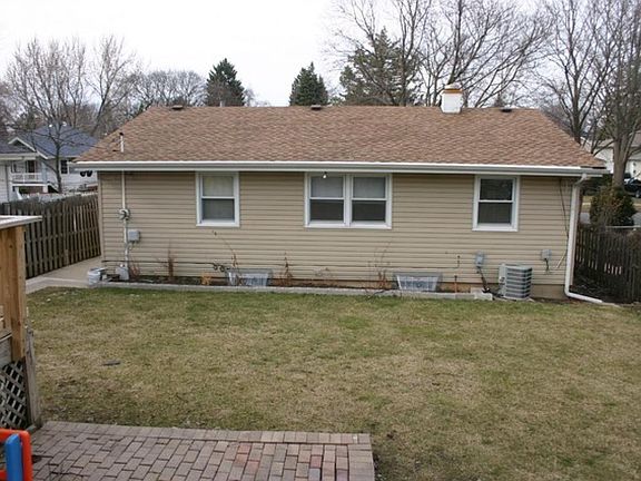 2nd image of 220 E Stimmel St