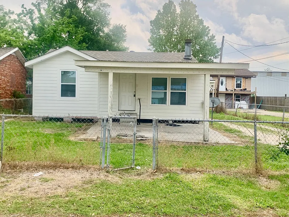 3605 Center St