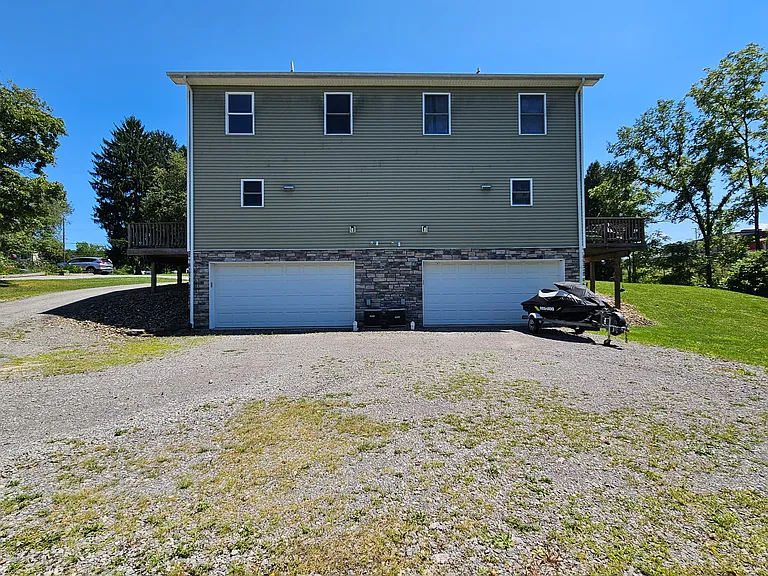 110 Edward Dr — Photo 4