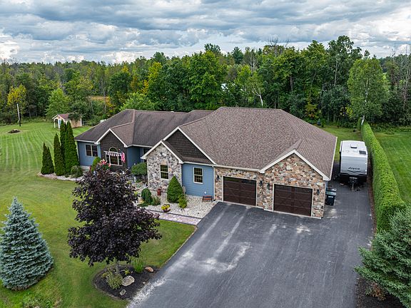 2nd image of 10 Willow Way