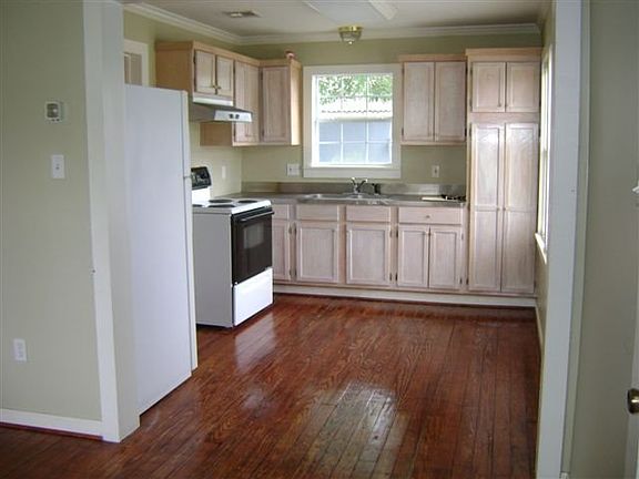 4th image of 301 Saint Julien Ave