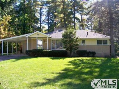 1086 Plover Dr, Highland, MI, 48357