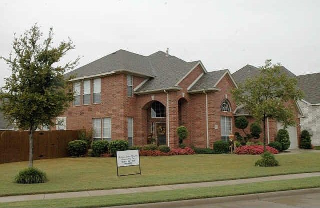 1st image of 512 Cypress Dr